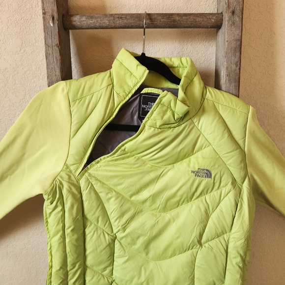 The North Face Women's Green Unique Slit Side Coat- Size Medium - Picture 3 of 10